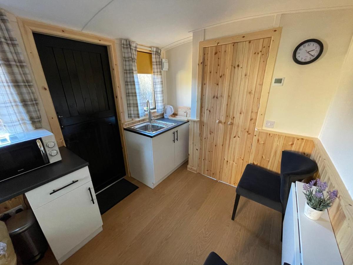 Per Ardua Shepherds Hut Fort William Ngoại thất bức ảnh